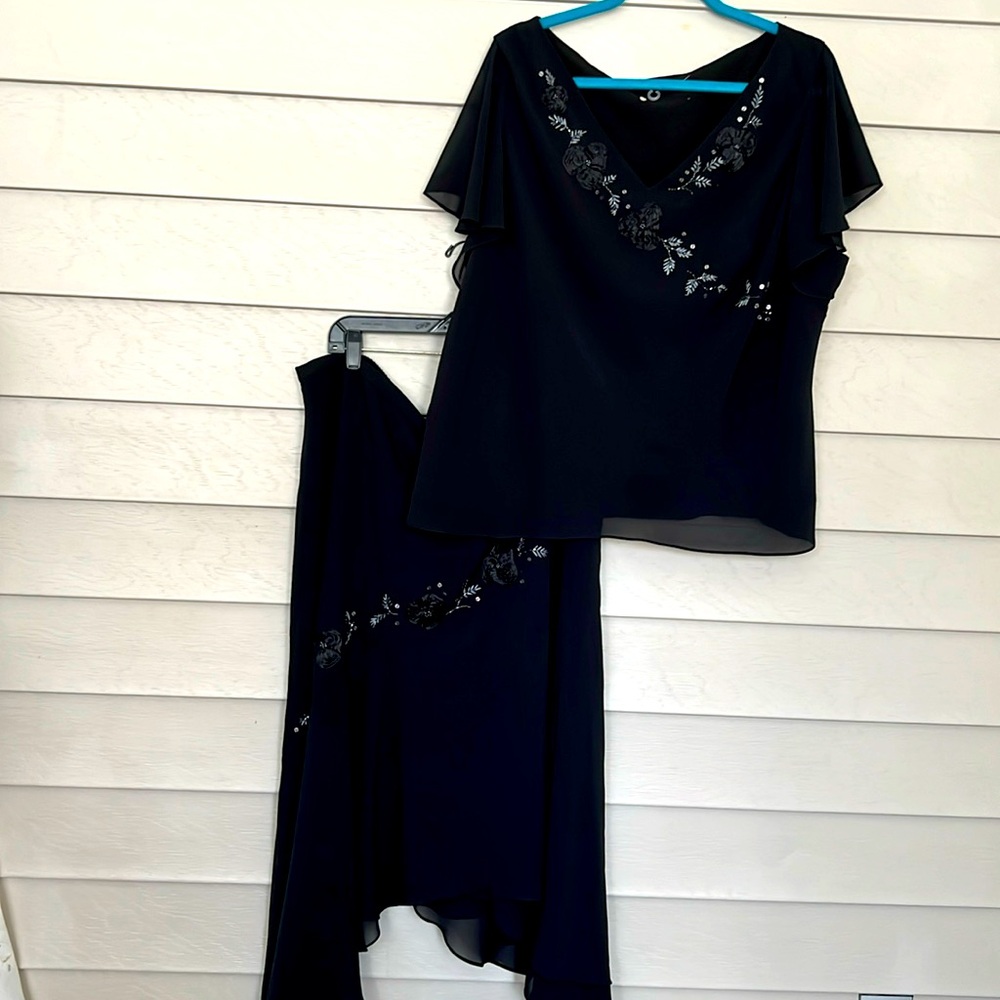 Adrianna Papell woman 2 piece set size 22W